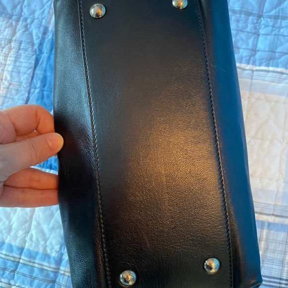 🛍🛍🛍 Ferragamo bow tote women’s purse. 🛍🛍🛍 - Picture 8 of 13